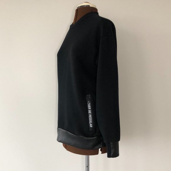 Izzue Black Sweatshirt - Picture 2 of 9